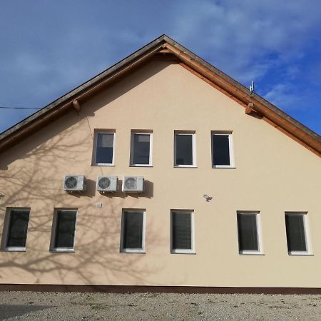 Mura Regnum Panzio Bed & Breakfast Tormafolde Ngoại thất bức ảnh